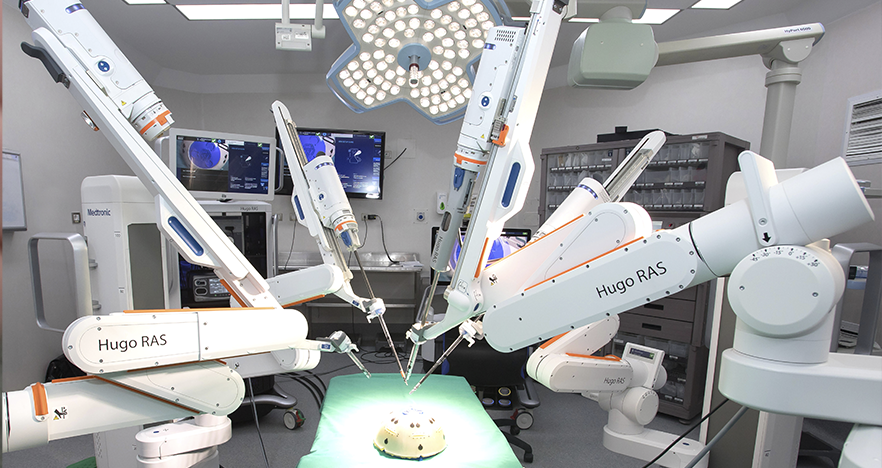 Clínica Santa María realizó las primeras intervenciones en el mundo con un nuevo sistema de cirugía asistida por robot